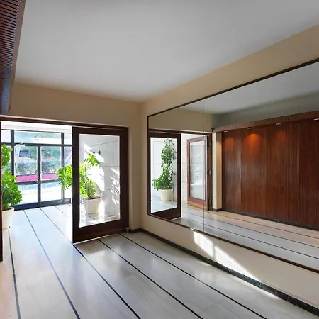Gorgeous Center Apartment